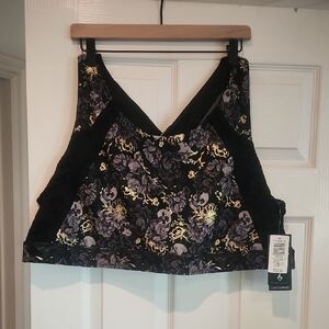 NWT Torrid Sz 5 Active Bra Light Support Black Skulls Foil Mixed Lace Workout